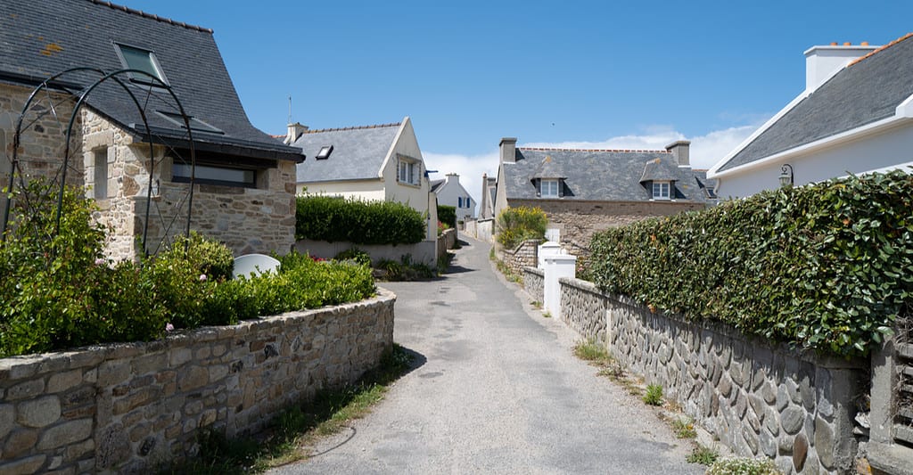 Ruelle sur l'Île de Molène en Bretagne